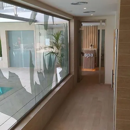 赫利俄斯犹酒店 滨海略雷特